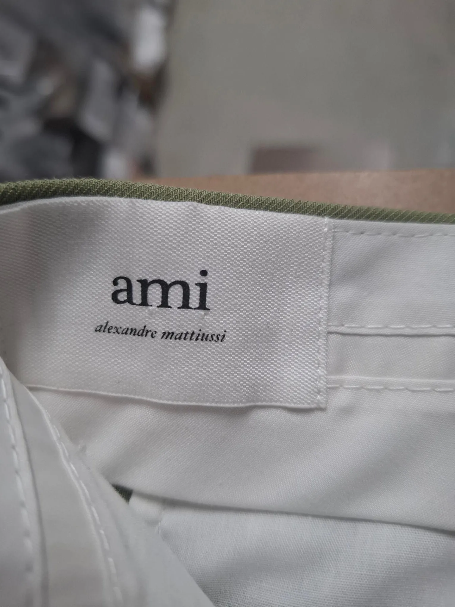 AMI Paris Plissierte Weitbein-Hose aus grüner Viskose