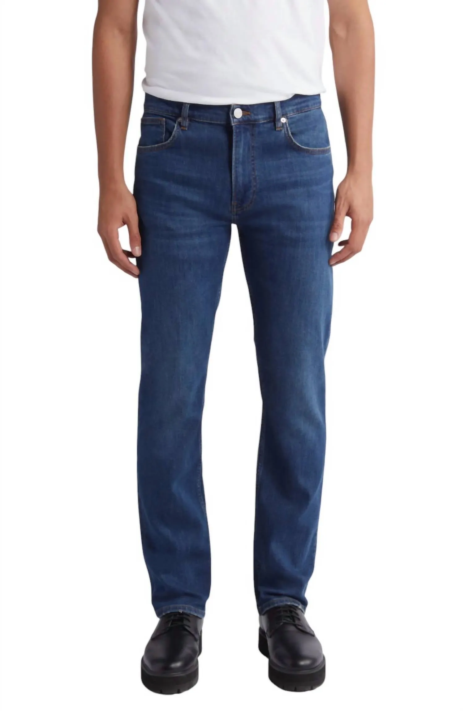 Moderne Jeans mit geradem Bein in Marques